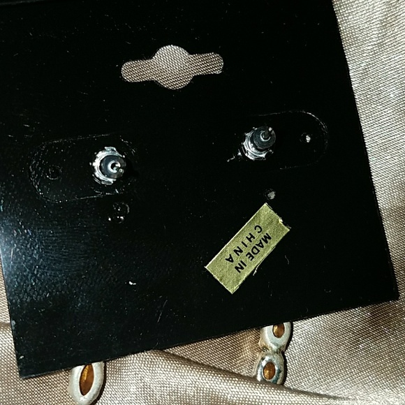 Earrings - Picture 5 of 6